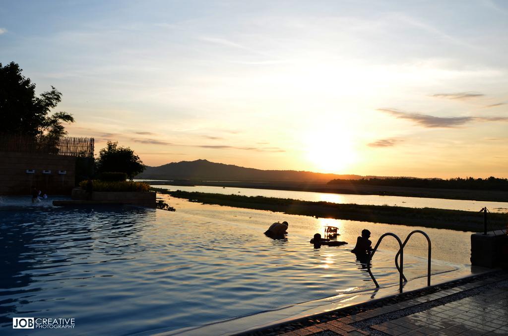 Rivermount Hotel And Resort Sarrat Buitenkant foto